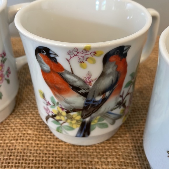 Vintage white teacups /coffee cups bird pattern set of 4 - Picture 3 of 5